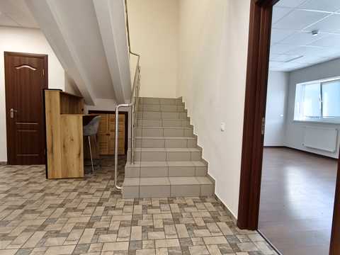 комерційна за адресою Садова вул., 2-А