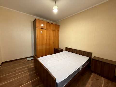 квартира за адресою Академіка Єфремова вул. (Командарма Уборевича), 4