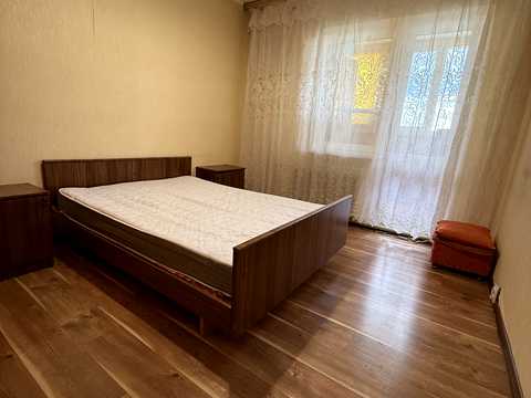 квартира за адресою Академіка Єфремова вул. (Командарма Уборевича), 4