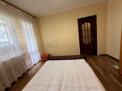 квартира за адресою Академіка Єфремова вул. (Командарма Уборевича), 4
