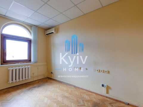 комерційна за адресою Стрілецька вул., 4-6