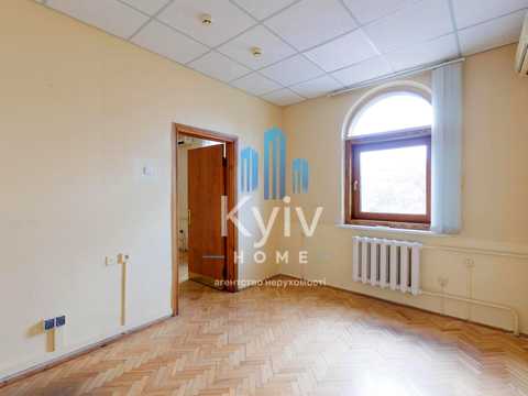 комерційна за адресою Стрілецька вул., 4-6