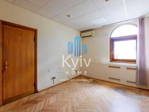 комерційна за адресою Стрілецька вул., 4-6