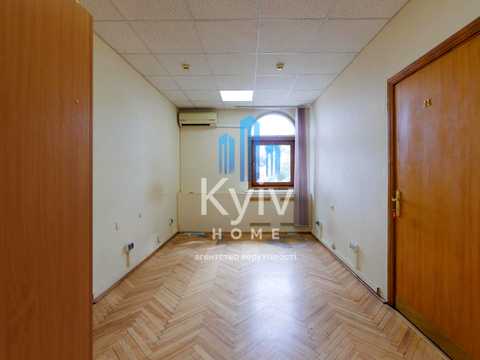 комерційна за адресою Стрілецька вул., 4-6