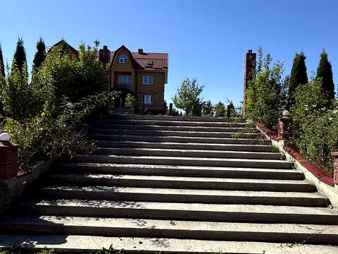 комерційна за адресою Турка, Травнева вул., 5
