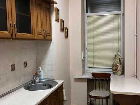 комерційна за адресою Кінна вул., 8