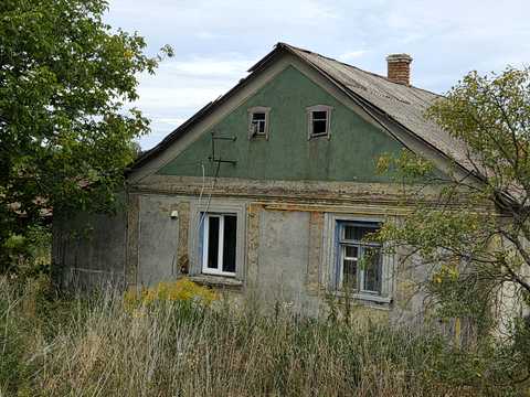 будинок за адресою с. Квітневе, Шкільна