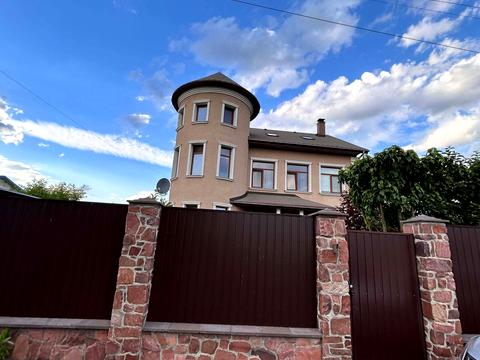 будинок за адресою Залізнична вул., 8