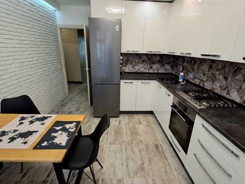 квартира за адресою Степана Бандери просп., 83-Г