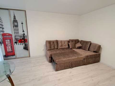 квартира за адресою Степана Бандери просп., 83-Г