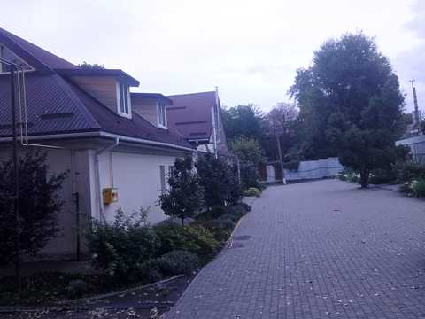 комерційна за адресою Діамантна вул., 8