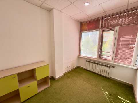 комерційна за адресою Київ, Анни Ахматової вул., 30
