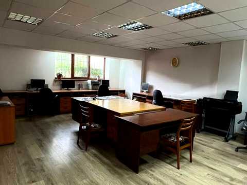 комерційна за адресою Зоопаркова вул., 1а