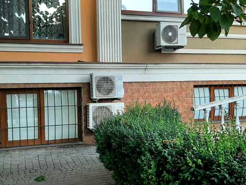 комерційна за адресою Зоопаркова вул., 1а