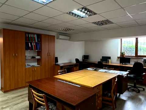 комерційна за адресою Зоопаркова вул., 1а