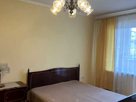 квартира за адресою Ревуцького вул., 18