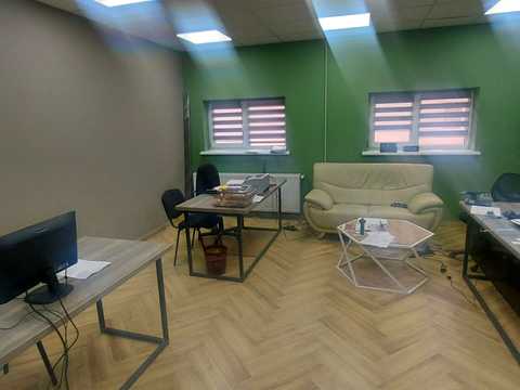 комерційна за адресою Центральна, 30