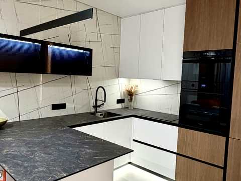 квартира за адресою Дніпровська набережна вул., (Будинок 8)