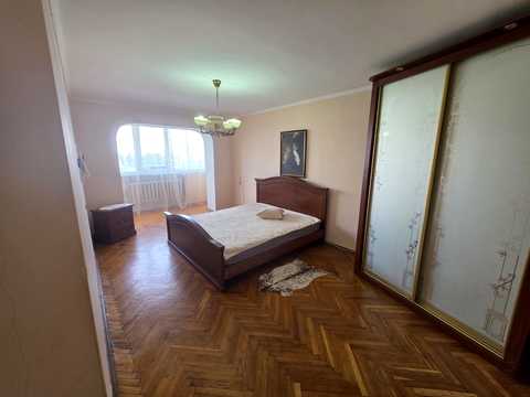 квартира за адресою Бориспільська вул., 12