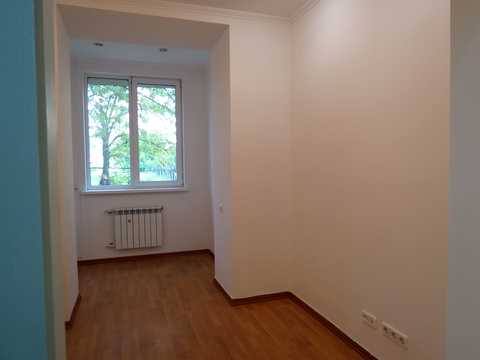 комерційна за адресою Анни Ахматової вул., 5
