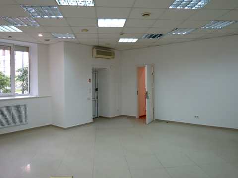 комерційна за адресою Анни Ахматової вул., 5
