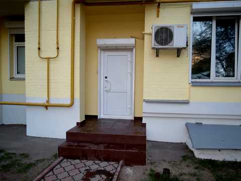 комерційна за адресою Анни Ахматової вул., 5