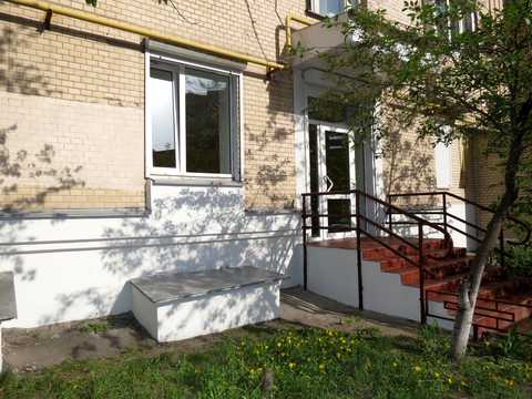 комерційна за адресою Анни Ахматової вул., 5