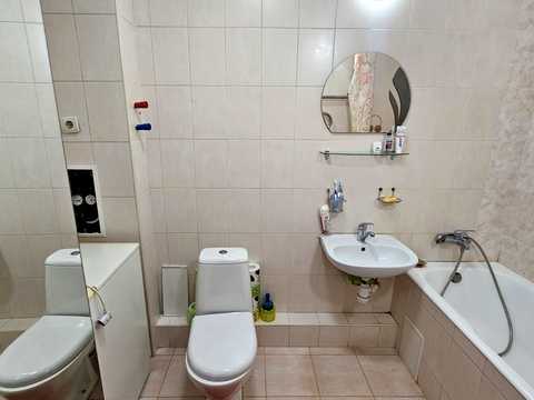 квартира за адресою Анни Ахматової вул., 35-Б