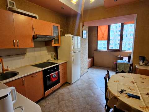 квартира за адресою Анни Ахматової вул., 35-Б