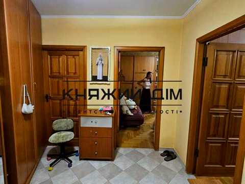 квартира за адресою Анни Ахматової вул., 15