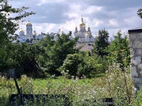 участок по адресу Почаев, Волынская ул.