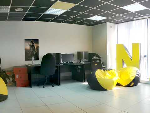 комерційна за адресою Науки просп., 3
