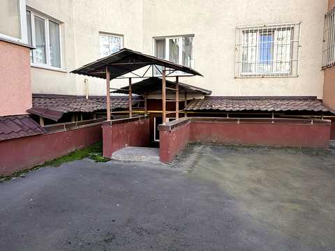 комерційна за адресою Боголюбова вул., 12