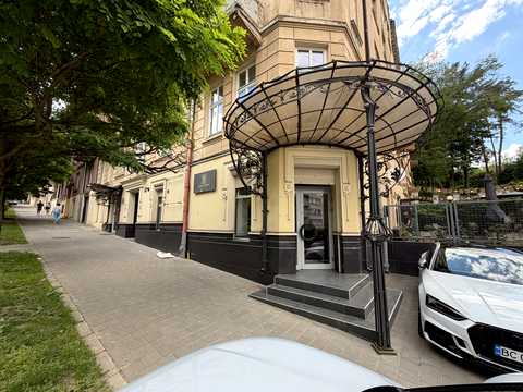 комерційна за адресою Львів, Героїв Майдану вул. (Гвардійська), 10