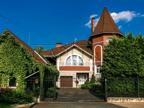 будинок за адресою с. Петропавлівська Борщагівка, Миру вул., 1