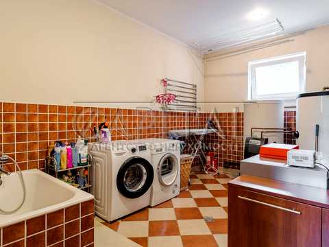 будинок за адресою Миру вул., 11