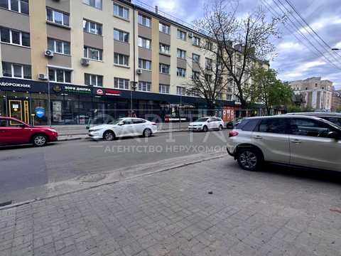 комерційна за адресою Юрківська вул., 18