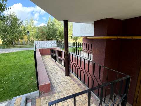 комерційна за адресою Бориса Гмирі вул., 10-А