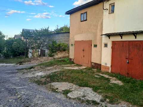комерційна за адресою Кременець, калинівка, 6