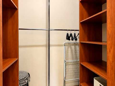 квартира за адресою Євгена Коновальця вул. (Щорса), 32-Б