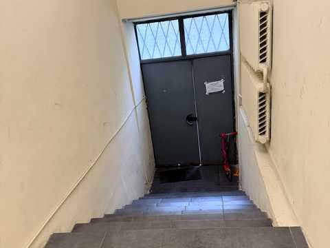 комерційна за адресою Мала Житомирська вул., 15