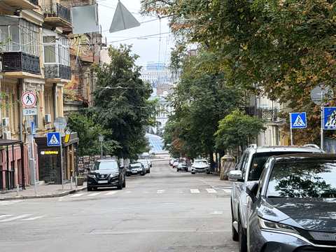 комерційна за адресою Мала Житомирська вул., 15