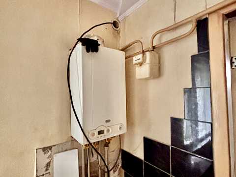 будинок за адресою Центральна вул., 6