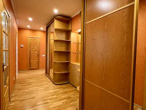 квартира за адресою Соборності вул. (Жовтнева), 77а