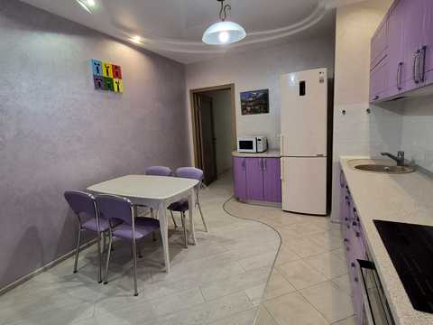 квартира за адресою Анни Ахматової вул., 30