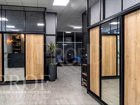 комерційна за адресою Борщагівська вул., 150