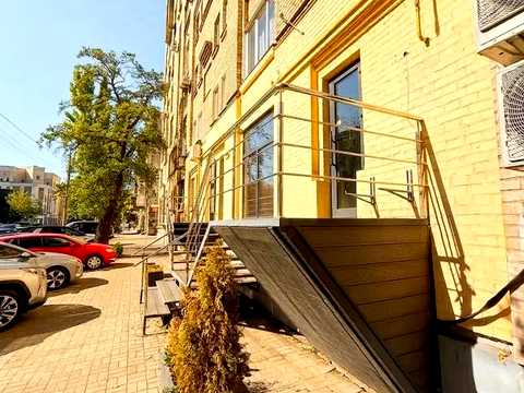 комерційна за адресою Межигірська вул., 57/17