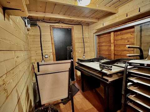 комерційна за адресою Шевченка вул., 104