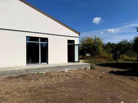 будинок за адресою с. Черніїв, квіткова