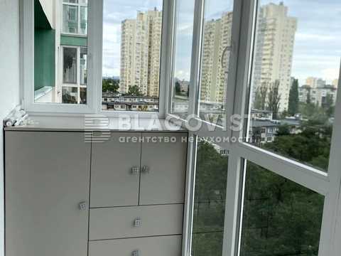 квартира за адресою Воскресенська вул., 18